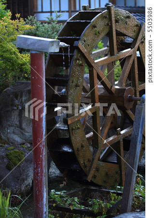 城堡邊水車 城堡邊水車 5503986