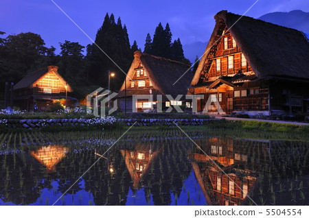 Gokayama村的晚上風景 Gokayama村的晚上風景 5504554