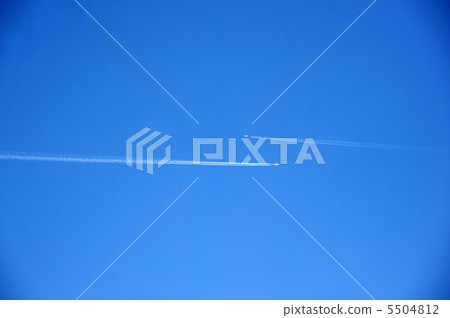 Jet passing by 5504812