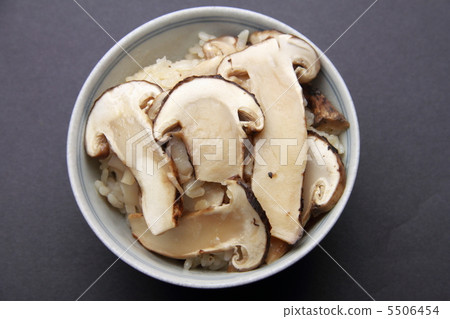 Matsutake mushroom rice 5506454