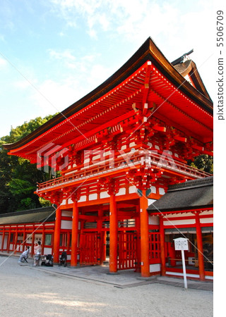 "Shiogamon" of Shimogamo Shrine (Kamo Ogun Shrine) (Shimogamizukawa Town, Sakyo Ward, Kyoto City) 5506709