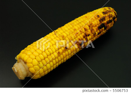 Delicious grilled corn 5506753