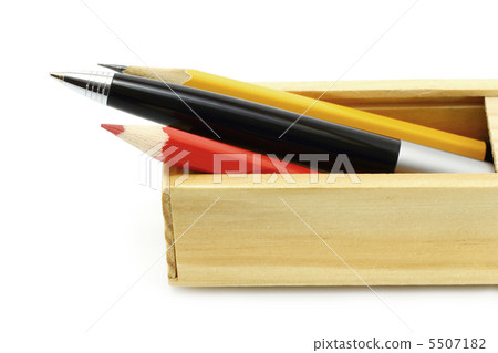 Pen and pencils in the box Pen and pencils in the box 5507182