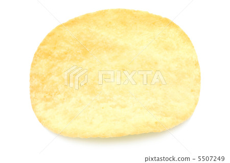 Single potato chip close-up 5507249