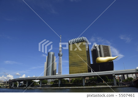 東京藍天天空樹從Jida河的 東京藍天天空樹從Jida河的 5507461