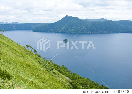 摩週湖在夏天 5507750