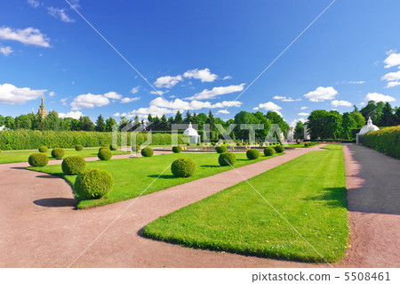 Upper Park in Pertergof, Saint-Petersburg city , Russia Upper Park in Pertergof, Saint-Petersburg city , Russia 5508461