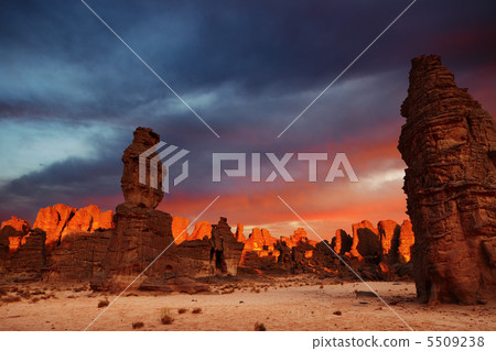 Sunrise in Sahara Desert 5509238