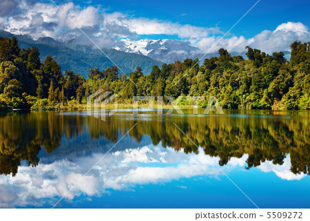 Beautiful lake 5509272