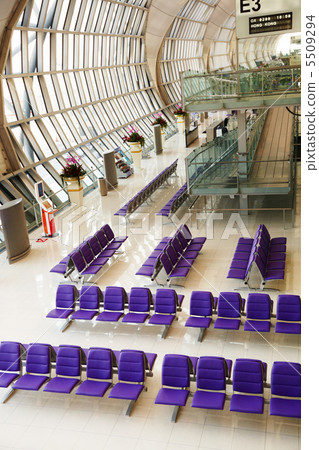 Airport terminal 5509294