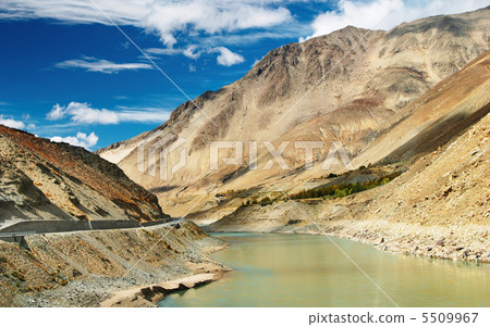 Brahmaputra river, Tibet Brahmaputra river, Tibet 5509967