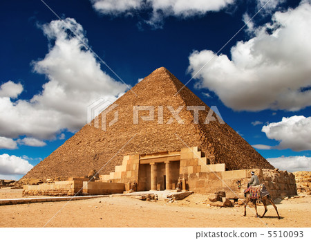 Egyptian pyramid 5510093
