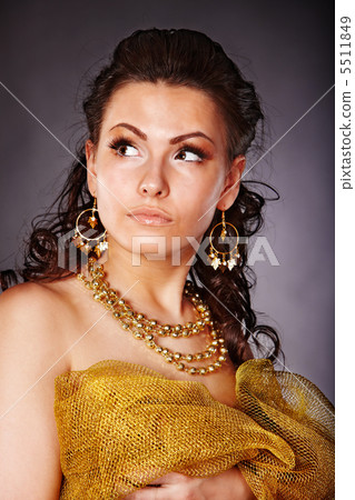 Beautiful young woman 5511849