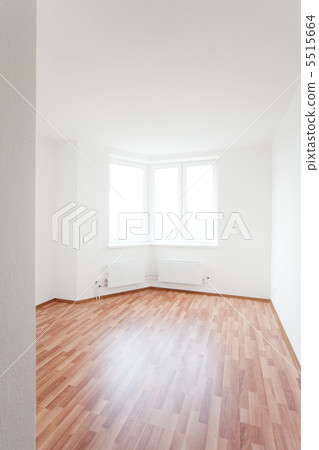 empty room with window 5515664
