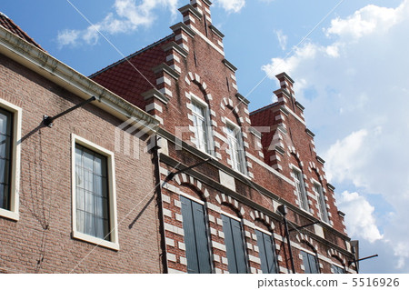 24 Building Roof Construction 5516926