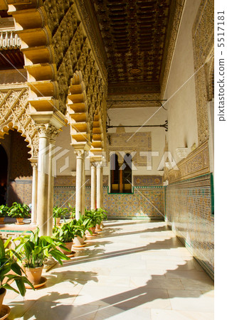 cortyard at Real Alcazar, Sevilla, Spain 5517181