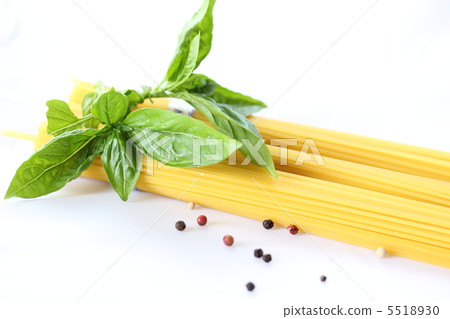 Basil and pasta and grind and pepper 5518930