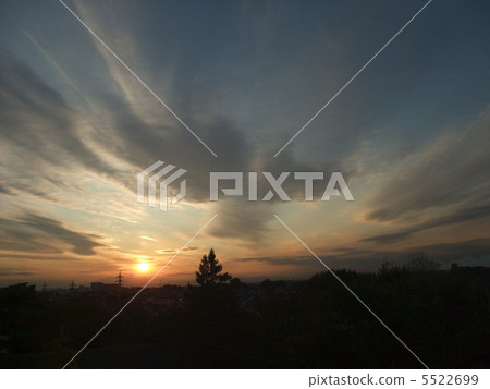 Evening sun in autumn Evening sun in autumn 5522699