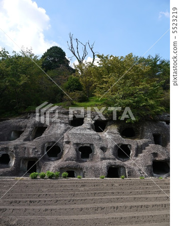 Nagaoka Hundred Holes Kofun 5523219