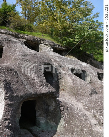 Nagaoka Hundred Holes Kofun 5523221