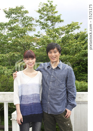 Couple on the terrace 5525175