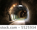 A tunnel 5525934