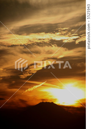 Dusk of summer day 5525943