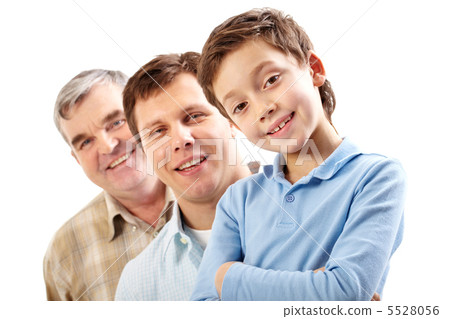 Cheerful family 5528056