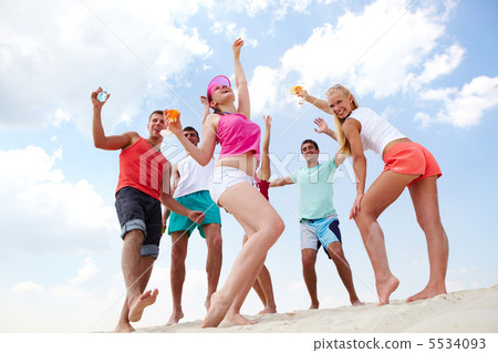Beach dancers Beach dancers 5534093