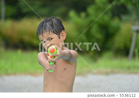 The pool 5536112