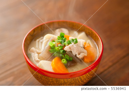 豬肉和蔬菜味噌湯 豬肉和蔬菜味噌湯 5536941