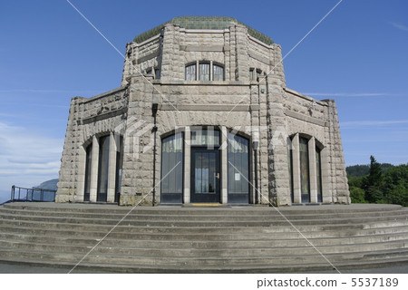 Vista House on the Crown Point along the Columbia River in Oregon 5537189