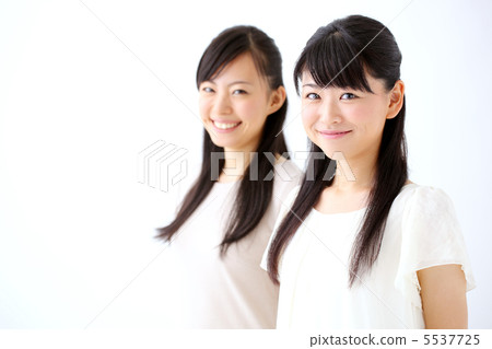 兩個女人 兩個女人 5537725