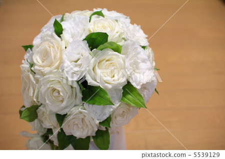 婚禮花束鮮花，圓形花束白玫瑰 5539129