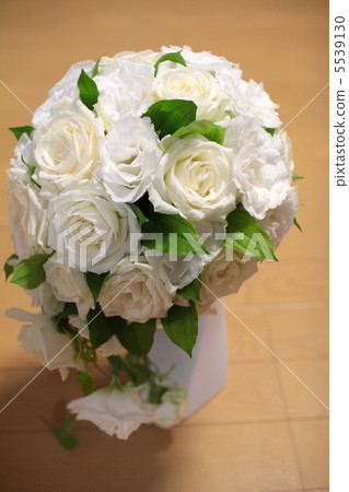 婚禮花束鮮花，圓形花束白玫瑰 5539130