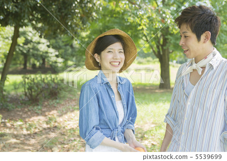 一對夫婦野餐 5539699