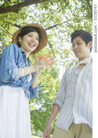 一對夫婦野餐 一對夫婦野餐 5539747
