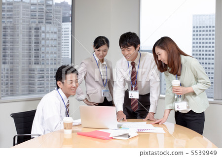 Meeting worker 5539949