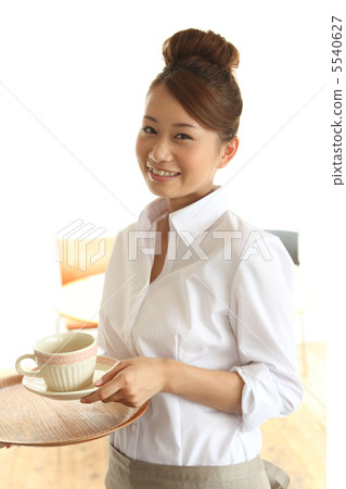 咖啡館的女服務員 咖啡館的女服務員 5540627