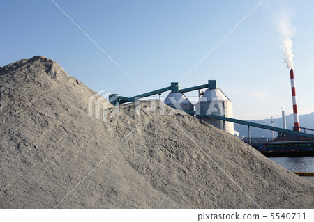 Sandy mountain 5540711