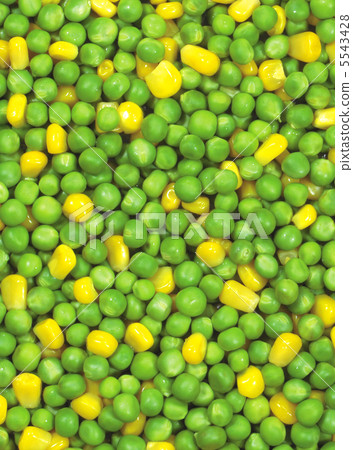 Close up of peas sweetcorn 5543428