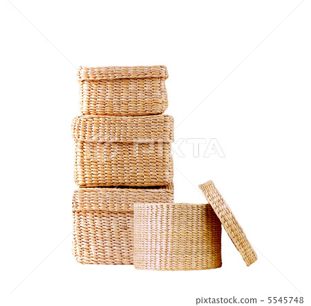 isolated round woven straw basket 5545748