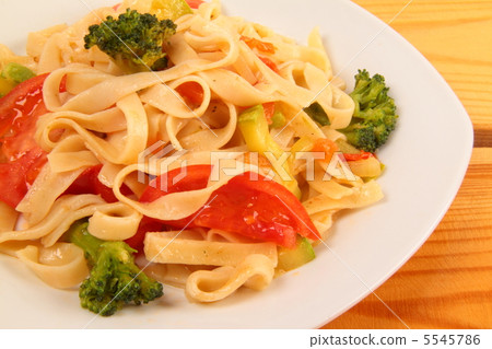 pasta salad and broccoli 5545786