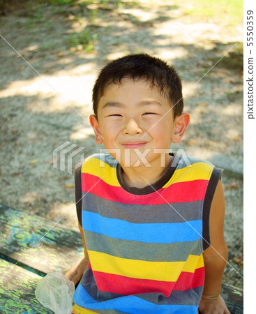 美好的笑容放鬆! 美好的笑容放鬆! 5550359