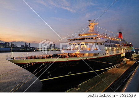 Nippon Maru and Yokohama Port at dusk · Great pier Nippon Maru and Yokohama Port at dusk · Great pier 5551529