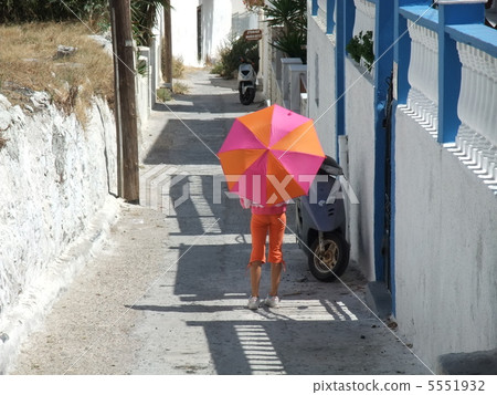 希臘聖托里尼的女孩 希臘聖托里尼的女孩 5551932