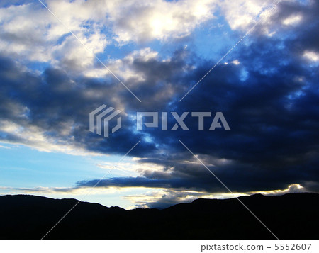 Mountain's blue sky Mountain's blue sky 5552607