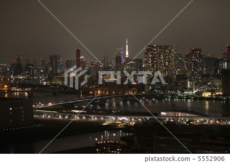 與東京鐵塔的夜景 與東京鐵塔的夜景 5552906