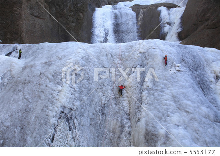爬上瀑布Majestic Fukuroda瀑布攀冰攀登冰牆 5553177