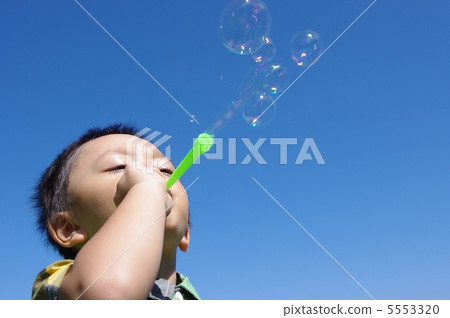 Children's left position to play with soap bubbles Children's left position to play with soap bubbles 5553320